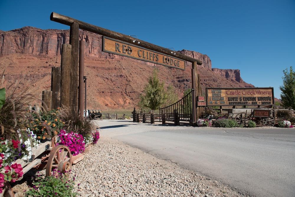 Red Cliffs Lodge Моаб Экстерьер фото