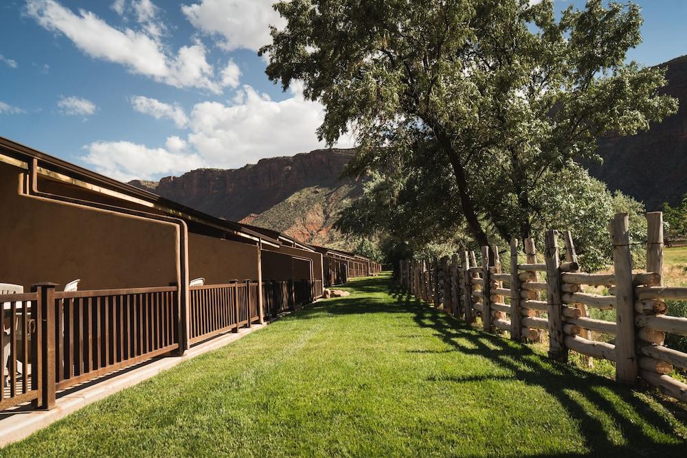 Red Cliffs Lodge Моаб Экстерьер фото