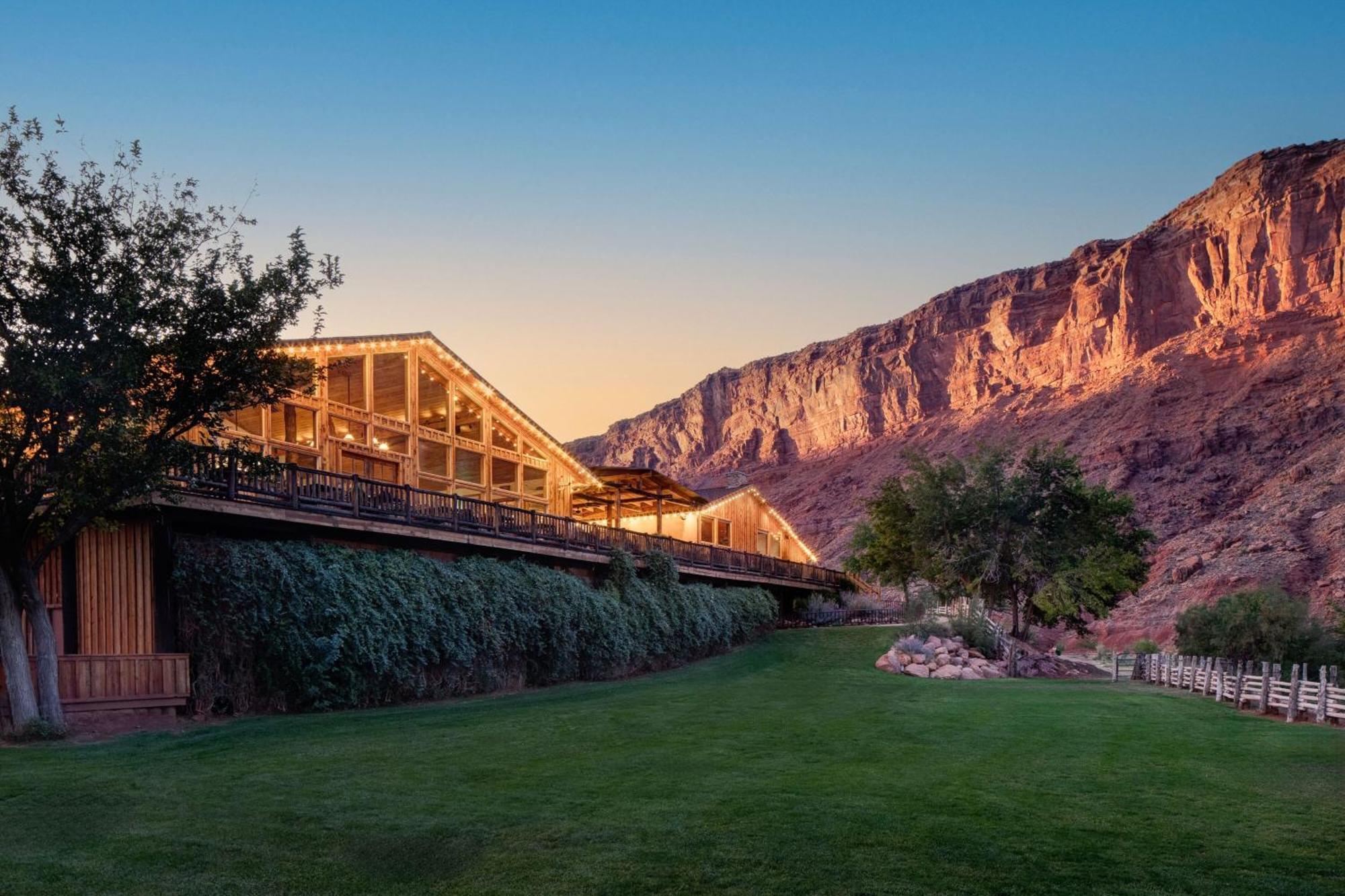 Red Cliffs Lodge Моаб Экстерьер фото