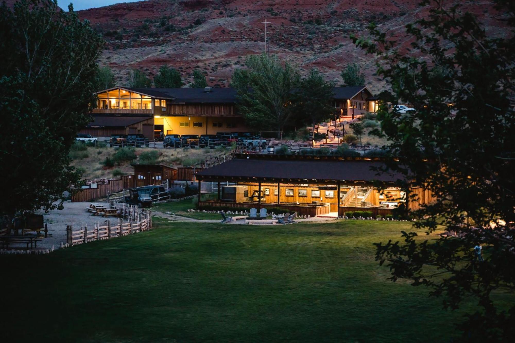 Red Cliffs Lodge Моаб Экстерьер фото